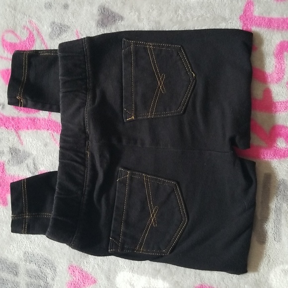 ❣5 for $25 Sale❣ Bundle of 3 Pairs of Toddler Pants - Picture 5 of 9